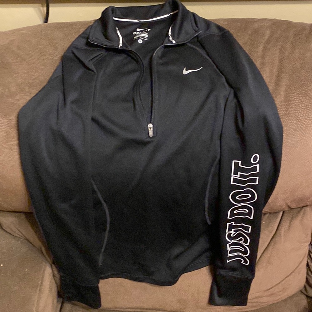 Woman’s nike running pullover